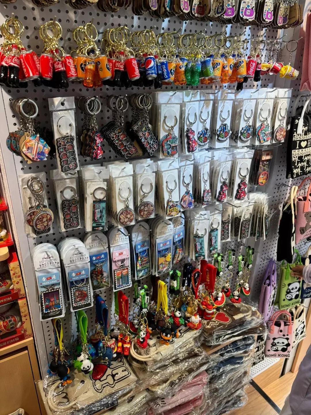 一名来自杭州的旅客在小红书发文分享来香港旅游感受，她称赞香港食品安全不错，三、四