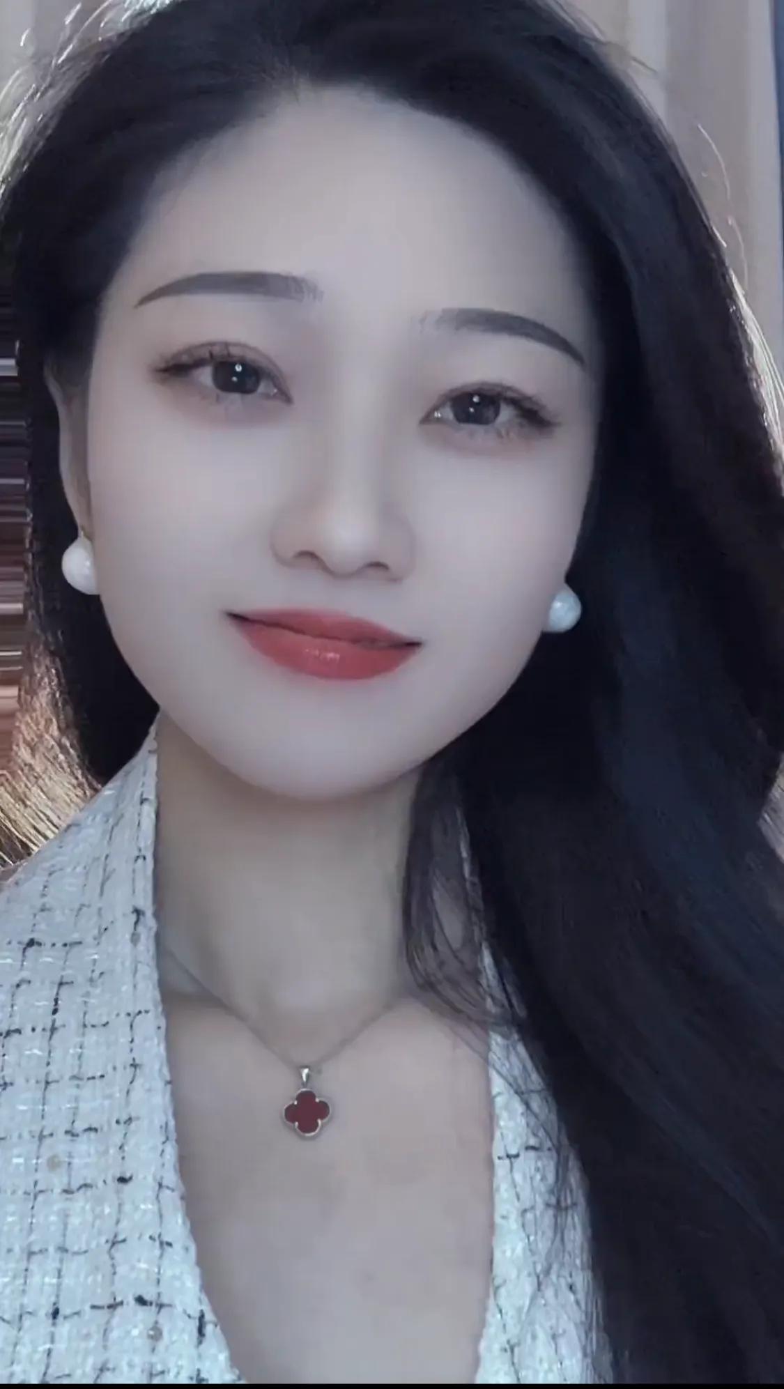 这个时代，对弱者是如此的苛刻，对强者是如此的宽容。强大的人脾气大那叫果敢，那叫霸