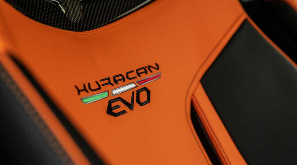 F1赛技术已广泛应用于民用领域。汽方面，1989年法拉利F1首用的拨片换挡和20