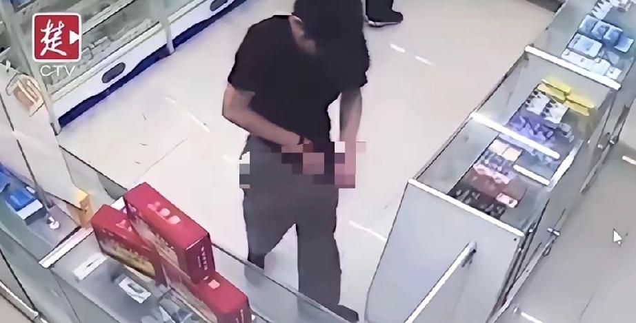 一男子从药店买了一盒“伟哥”，吃完却发现没有任何反应，他觉得药是假的，为了报复药