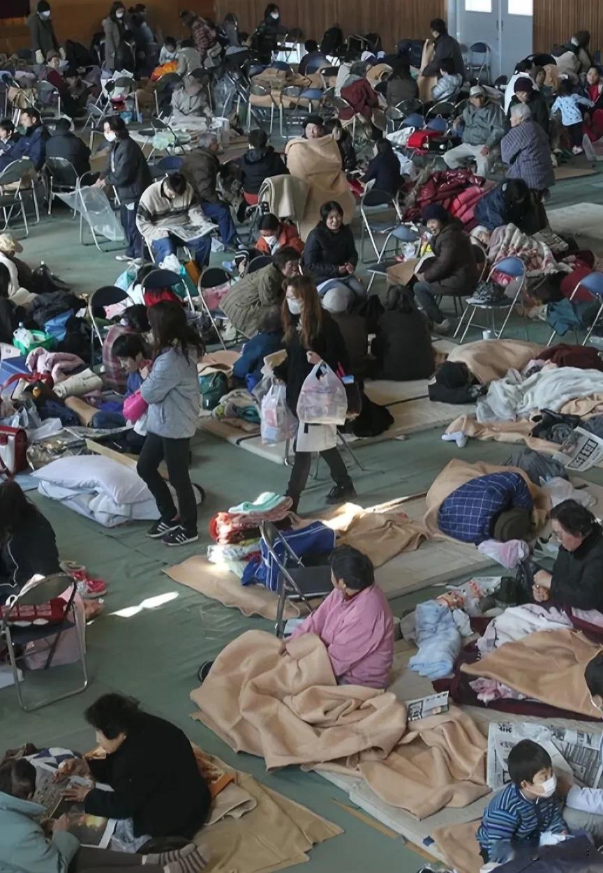 一震未平一震又起！今天上午，日本再次发生地震的消息传到国内，网民惊呼:地震这是和
