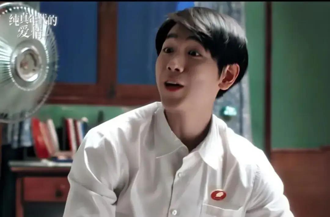 1975年，江城棉纺厂里，普通女工费霓追了四年大学梦，却屡屡被主任许红旗卡死。她