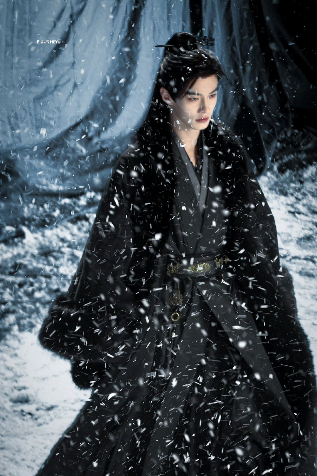 何与红包何与发红包何与把萧华雍的隐忍与野心演绎得层层递进，从雾色生姿的氛围感到孤