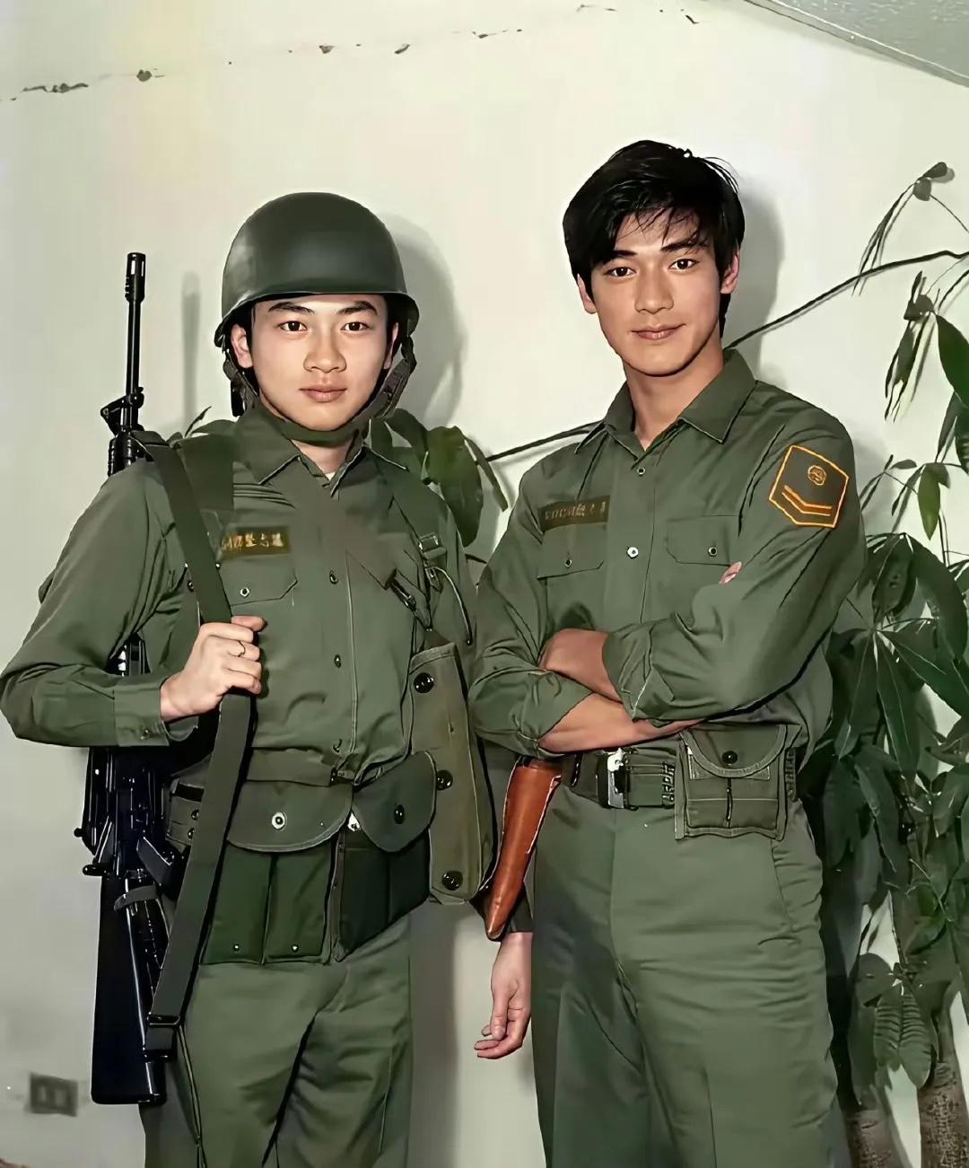 苏有朋我认识，旁边这位男士是谁？非常有气质