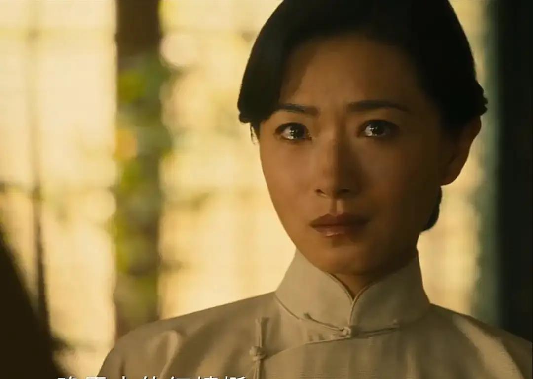 孟万福从七哥手里接过钥匙，摇身一变成了田家泰的新跟班。
他拉着奥兰多把泰来机械厂