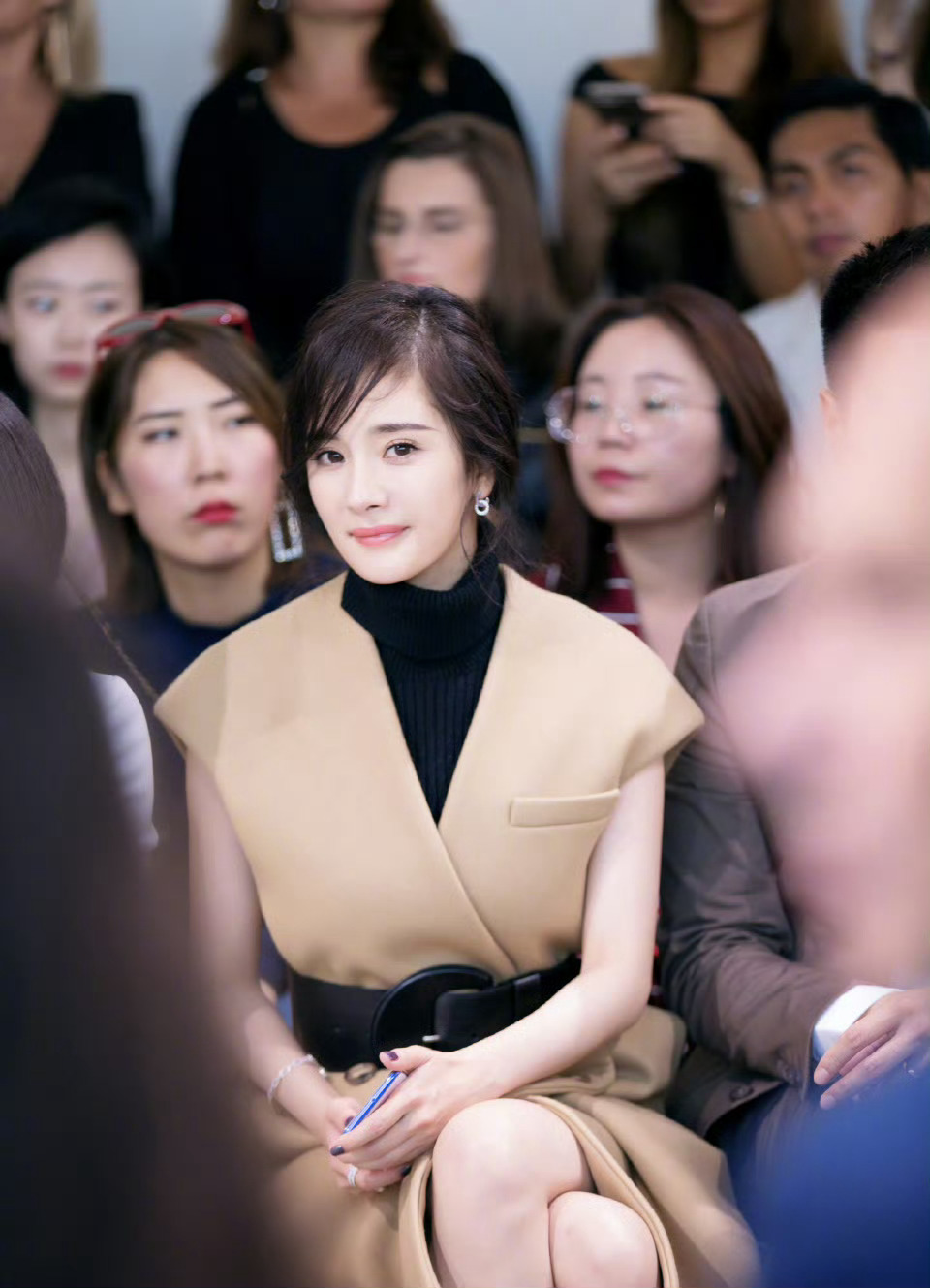 杨幂[超话]ym杨幂宁绣绣 最莫过于遥远的不是距离而是我们心和心连接的温度早上好