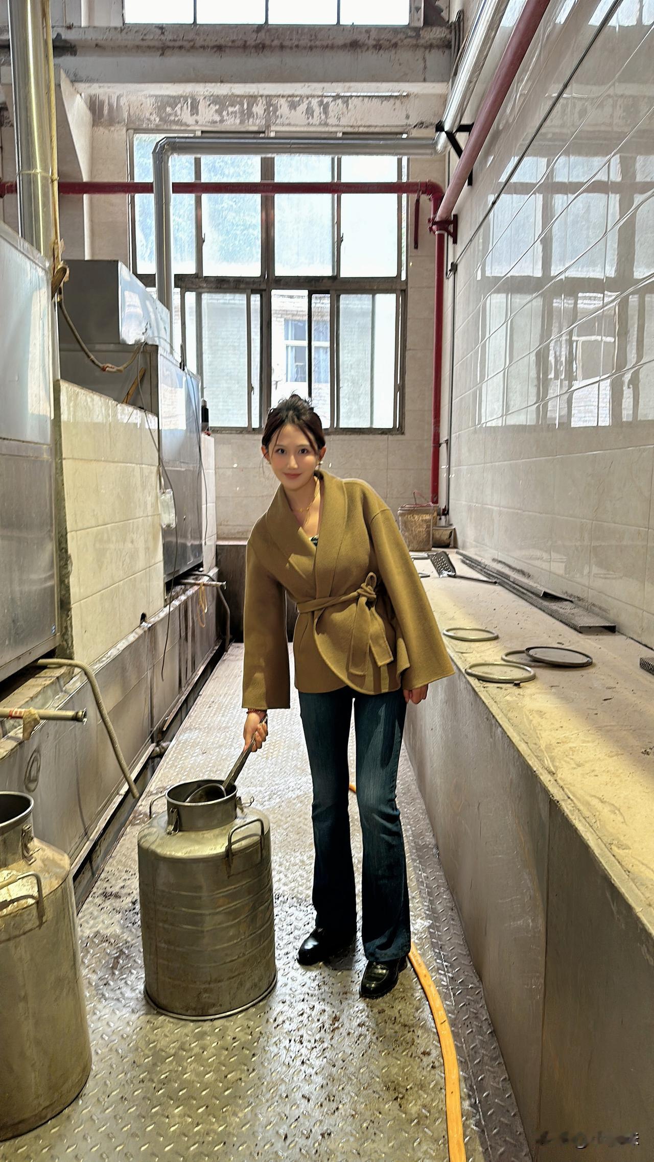 今天来酿酒车间视察，红红的高粱真的太喜人了[爱慕]
酱酒的工艺需要把粮食9蒸9煮