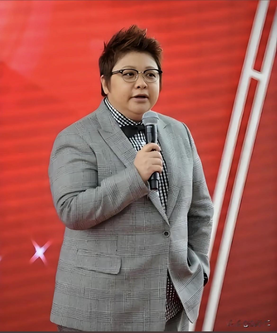韩红的风评怎么一下子就变差了，记得以前说到慈善，大众第一想到的就是她。

过去她