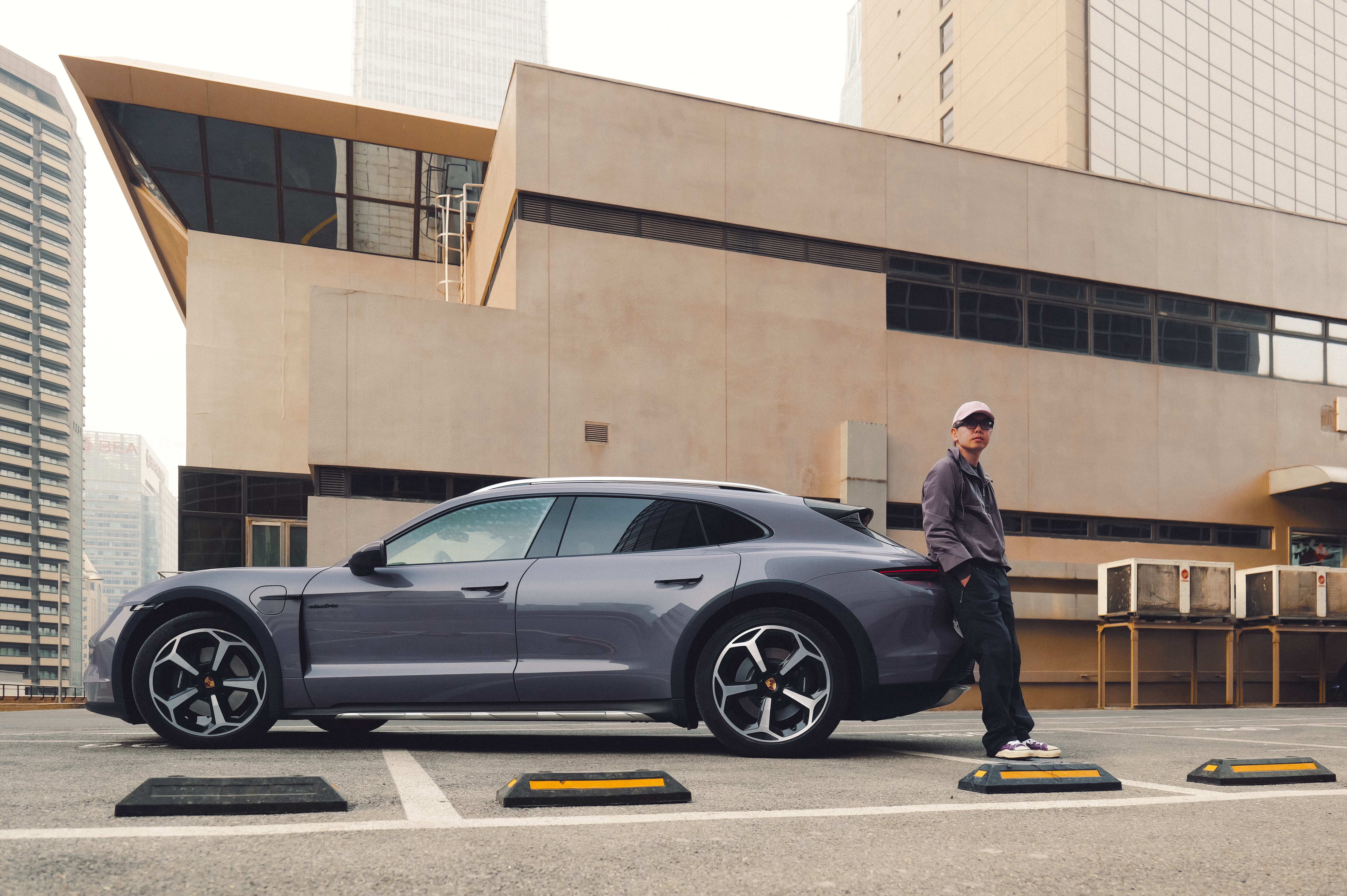 直到今天才发现，选了 PAR 的 Taycan 才是满血版那些让人菊紧的减速带、