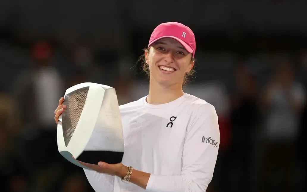 5月5日，2024年WTA1000马德里网球女单决赛落下帷幕，世界排名第一的斯瓦