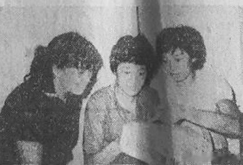 篮球捡史 1983年第五届全运会期间，代表北京出战的中国女篮队长宋晓波（中）与同