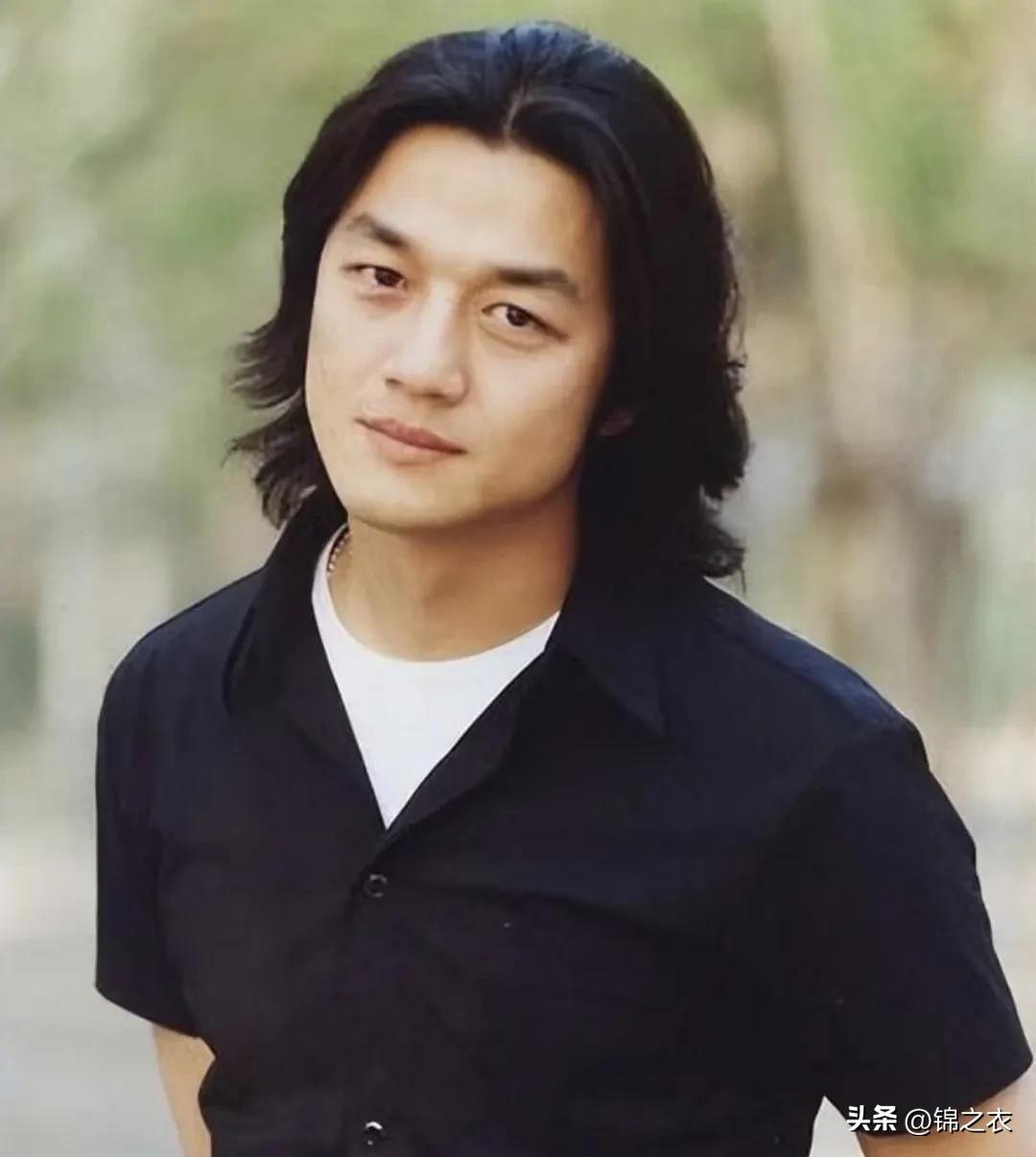 我觉得李亚鹏只是投资失败了，并不是一无所成，相反他就是过的太顺了前半生。后半生才