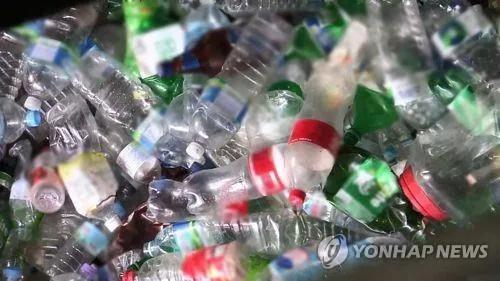 可口可乐和百事可乐竟是塑料污染的罪魁祸首？”
你知道吗？全球塑料污染的一半竟然是