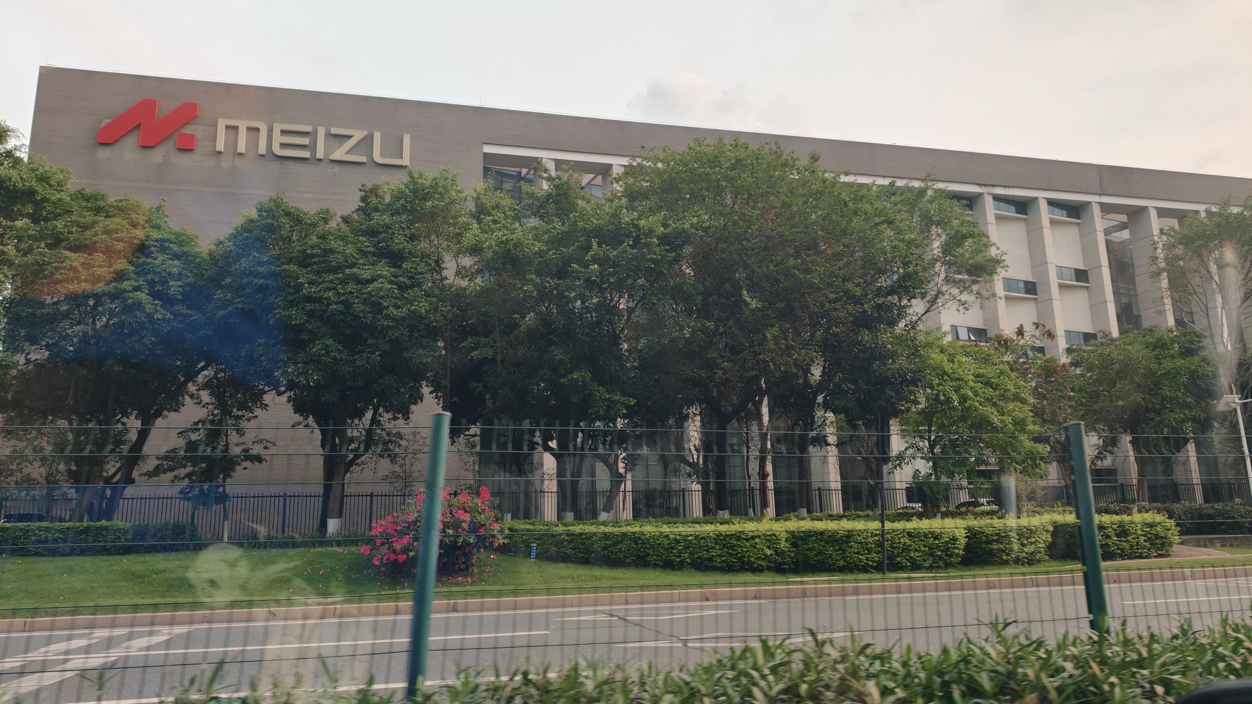 在这栋大厦的5楼，我度过了我转型期最挣扎的两年，但这个团队真的很可爱，甚至都不像