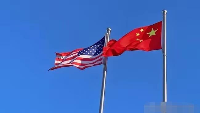 目前中国的最大问题，不是台湾问题，不是与美国的问题，也不是与日本问题，中国如今最