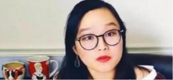 [微风]2020年7月，新德里最大的贫民窟里，一个浑身馊味的女人蜷在漏雨的铁皮棚