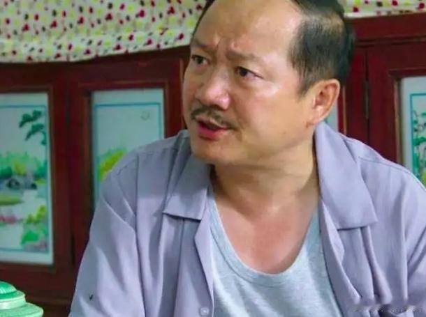 【自尊自爱：谢广坤方回应称酸菜是厂家生产问题】
    《乡村爱情》“谢广坤”扮