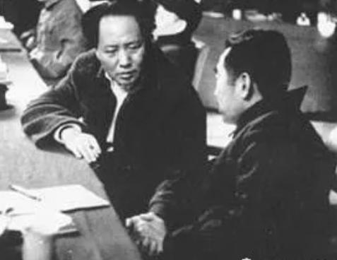毛主席中肯评价周总理：外交才干胜我一筹，处事却有一处天生“软肋”？

在第一代领