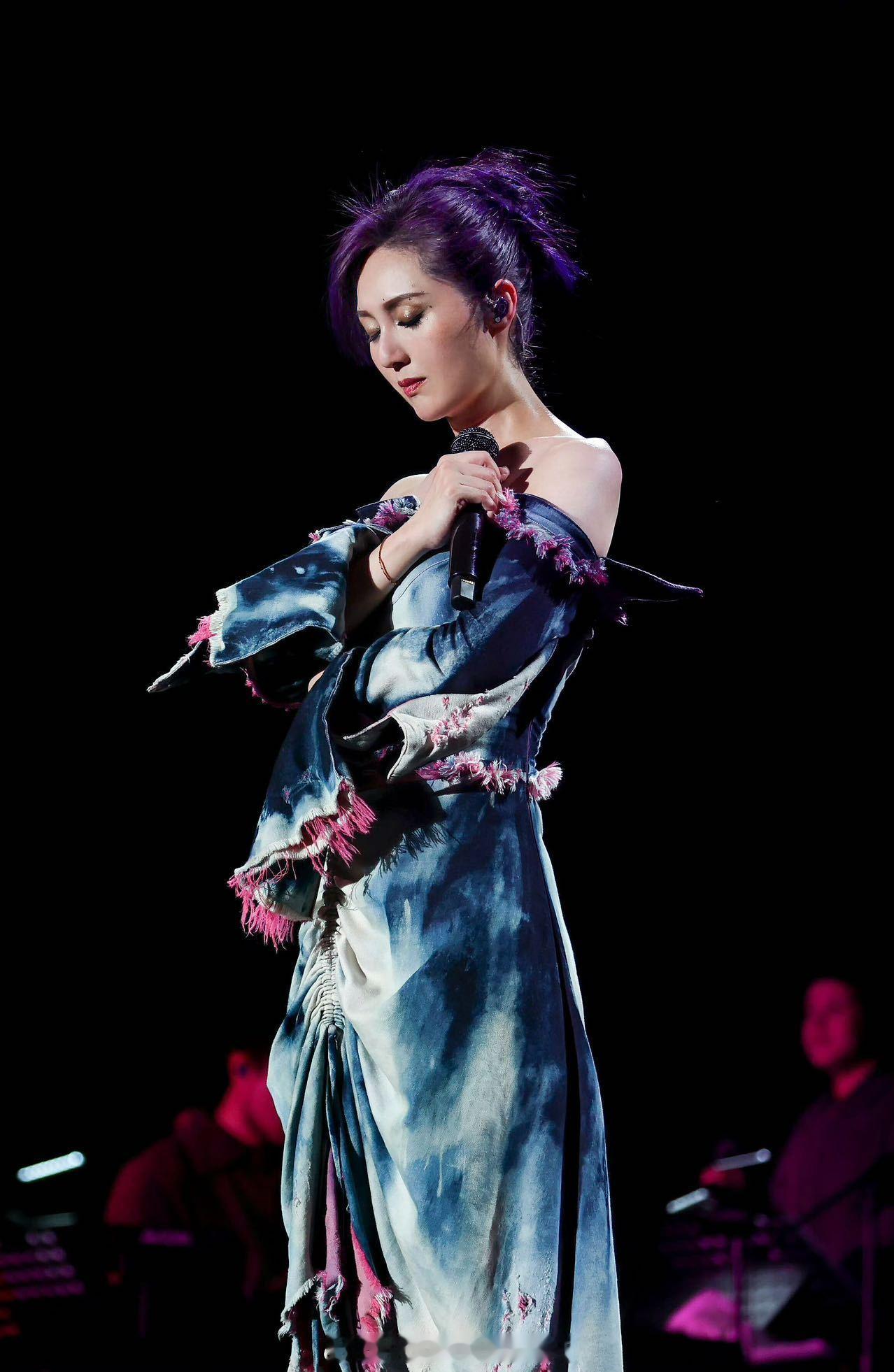 #杨千嬅北京演唱会#  终于！终于！杨千嬅要来北京开演唱会啦！一年多的巡演之旅，