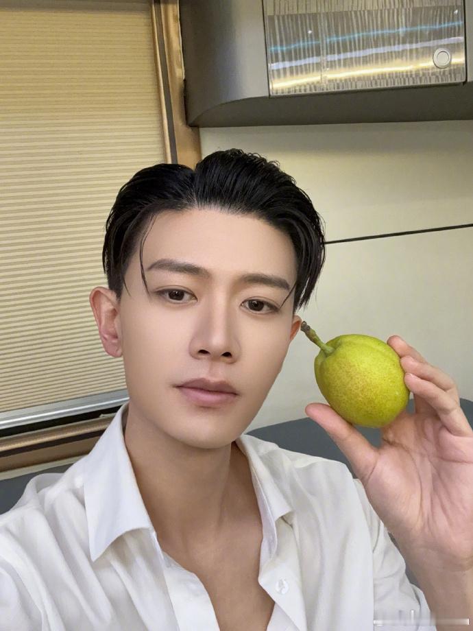 任嘉伦给的梨包甜的任嘉伦久宣夜给的梨包甜的捉妖战利品大放送，区区小梨尽在宣夜掌握
