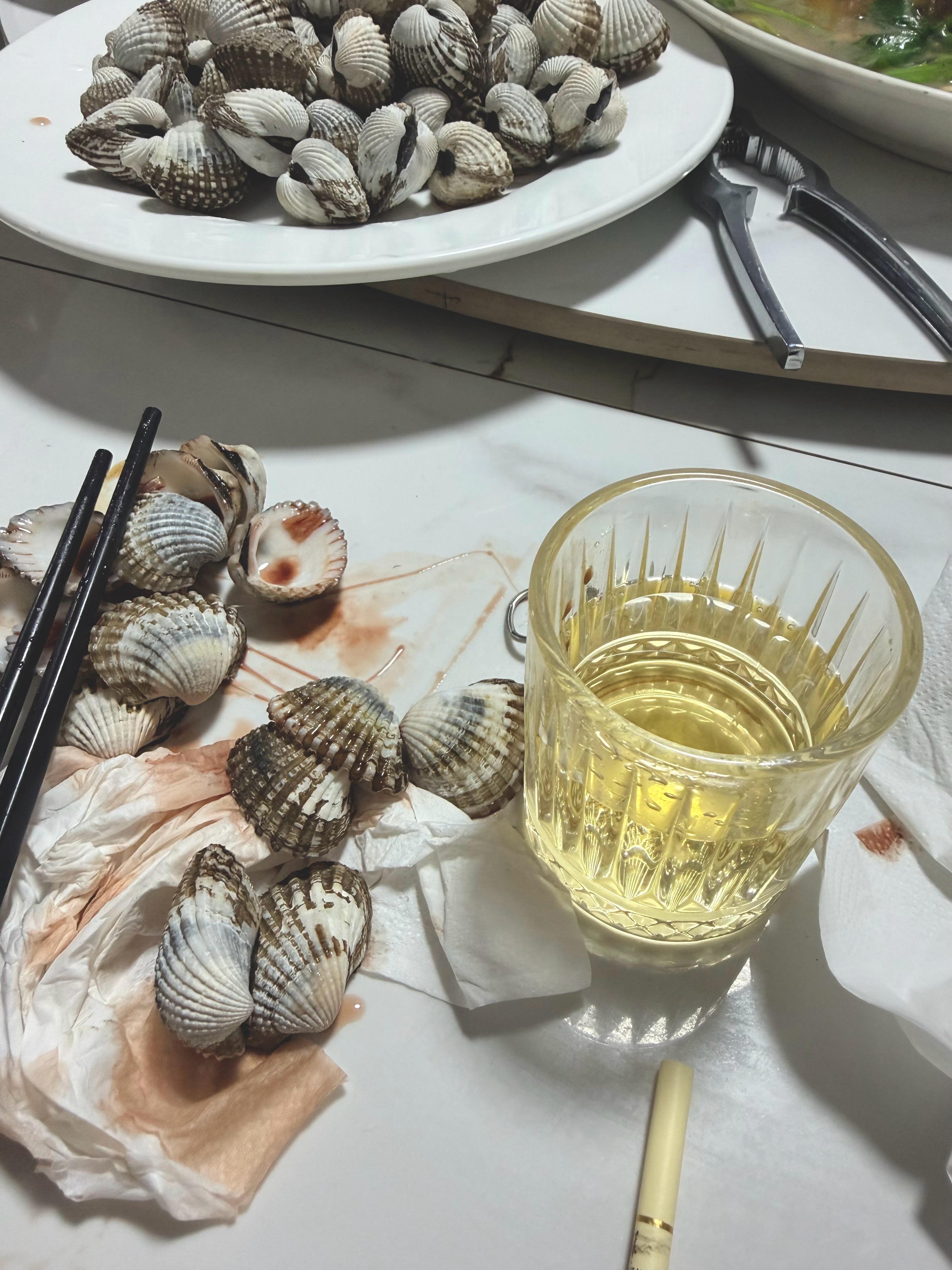 血蛤是我的最爱🍻每天都是春节，喝了三瓶全身通红，像乩童起乩…… 龙港