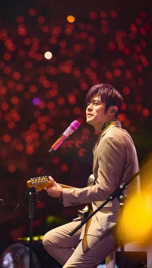 【主办方回应周杰伦演唱会增温州站】3月9日，温度新闻记者从周杰伦的「嘉年华Ⅱ」2