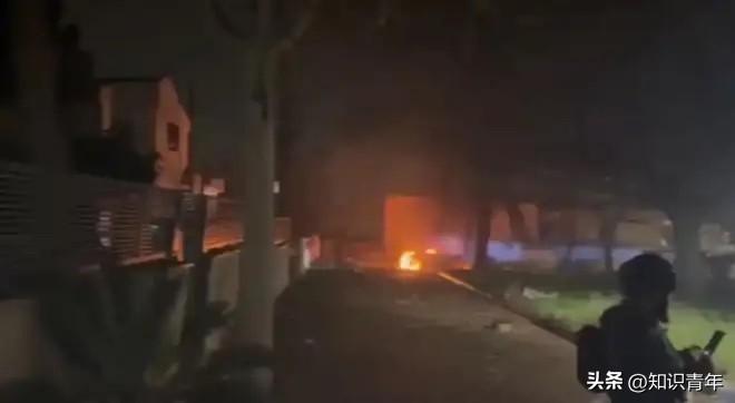 面对伊朗同归于尽打法，美军亮出王炸底牌：如果战败，就爆核武器。美国对伊朗的战争持