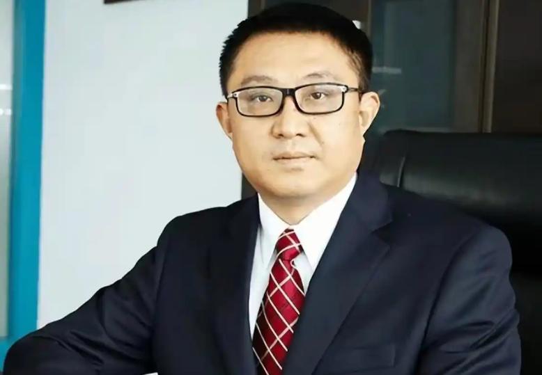 2020年的疫情，是无数企业的生死线，却成了张核子的“风口”。他凭借体制内背景和