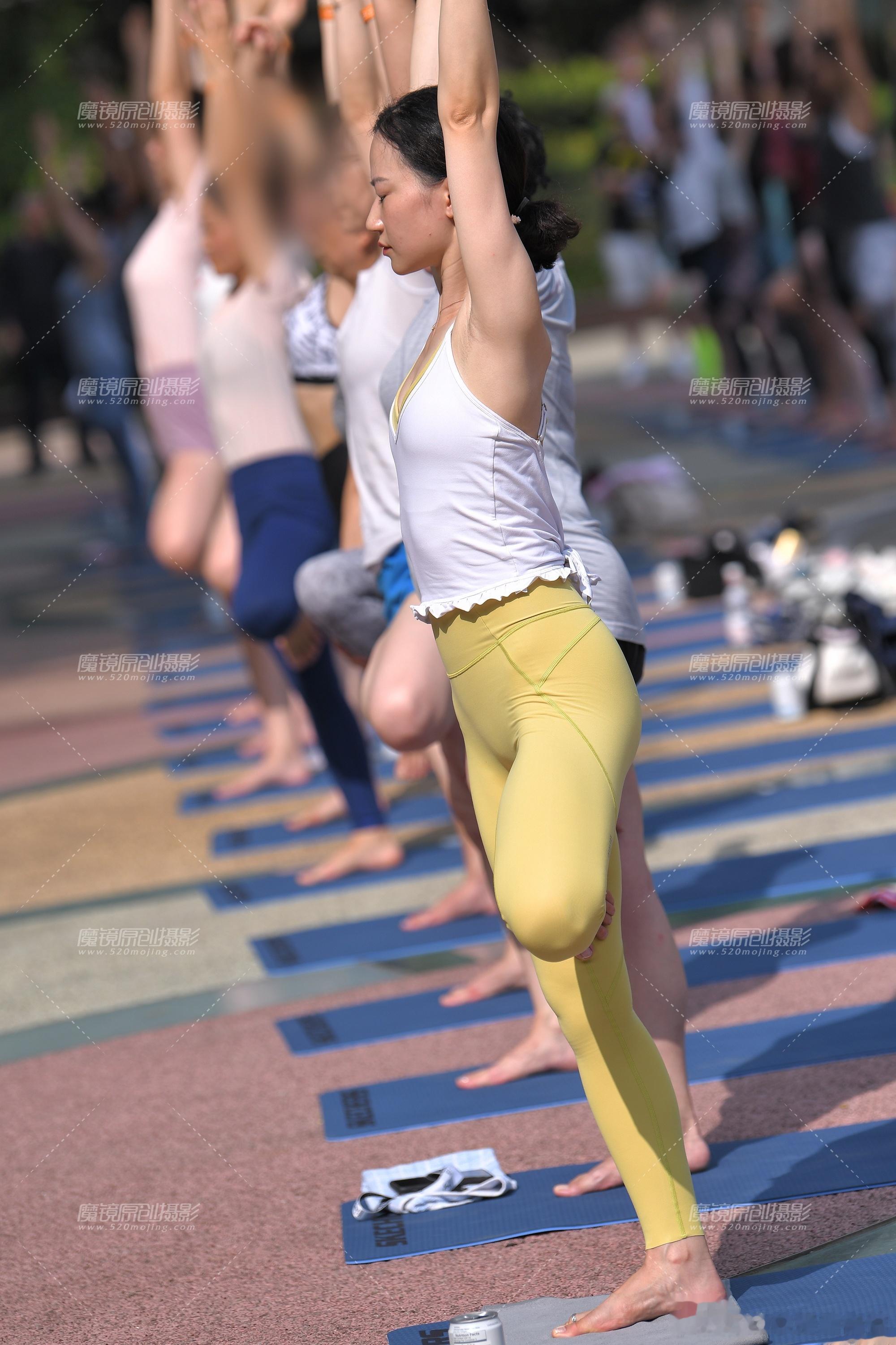 #大长腿##健身##时尚穿搭# 健身中的小姐姐。 ​​​