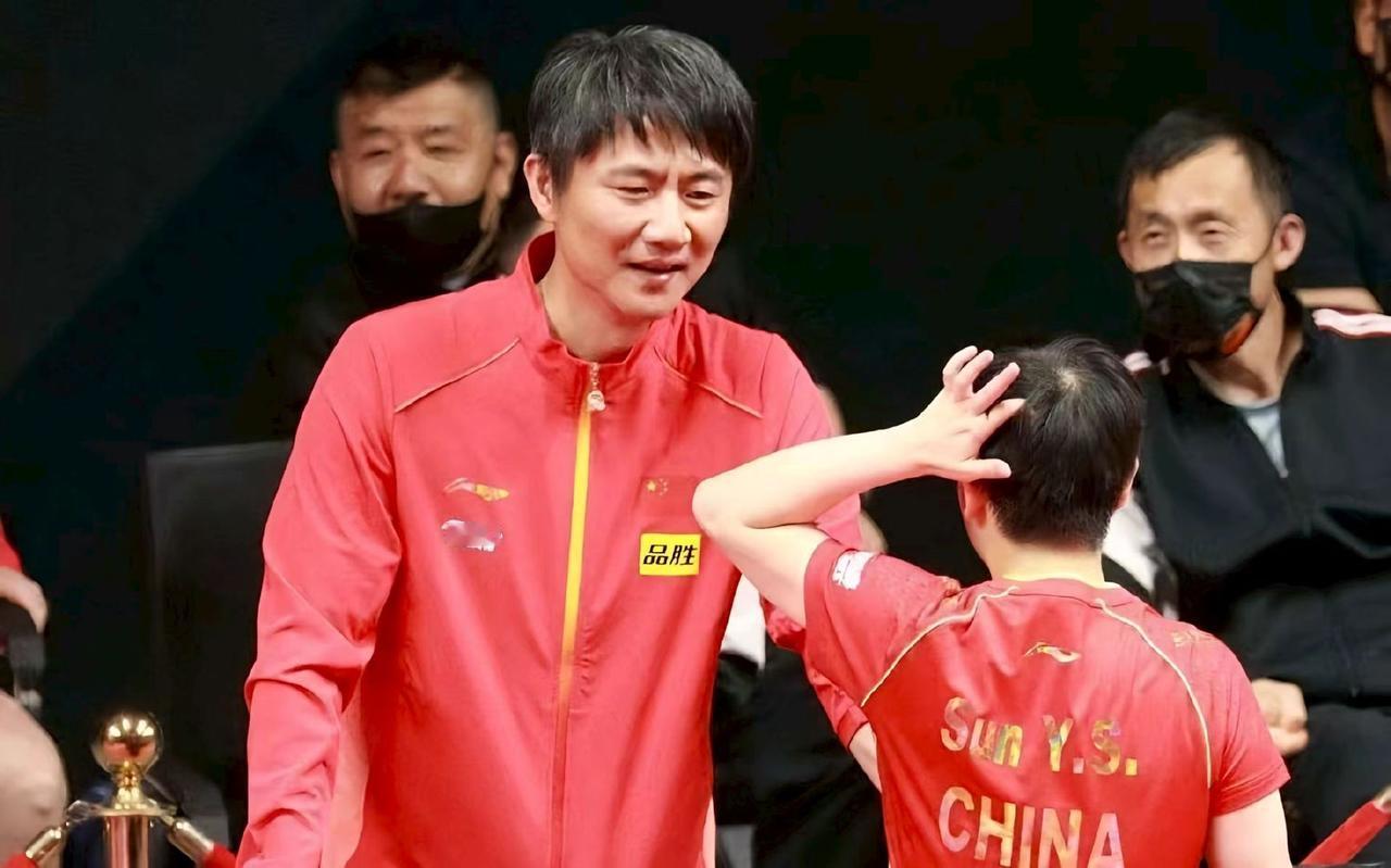 孙颖莎的主管教练会换人吗？
国乒教练组的竞聘结果刚刚公示了！
孙颖莎在东京奥运周