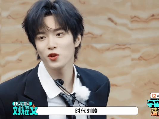李飞一觉醒来时代峰峻改名“时代刘峻”了哈哈哈哈哈哈刘老板直接就是把李飞的拖鞋甩到