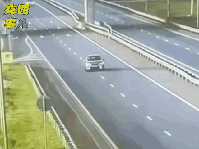 要是这么个开法，以后还是戒了吧，毕竟你太不适合干这个了。大家看看它一共犯了几个错