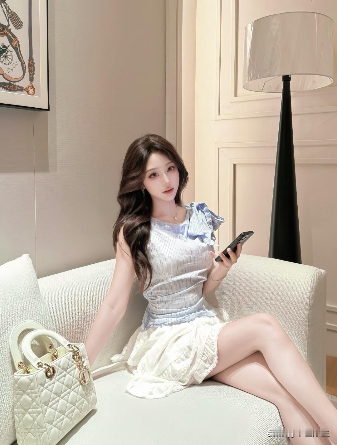 爱情幻神四大王炸

念念不忘
你的婚礼
在时间尽头等你
云边有个小卖部