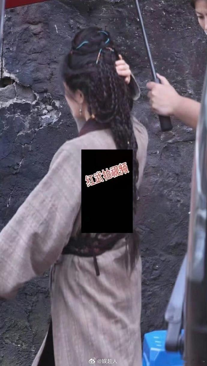 杨幂冯湮儿素衣造型杨幂冯湮儿素衣造型路透抛开浓艳华服，《江山大同》这套素衣造型直