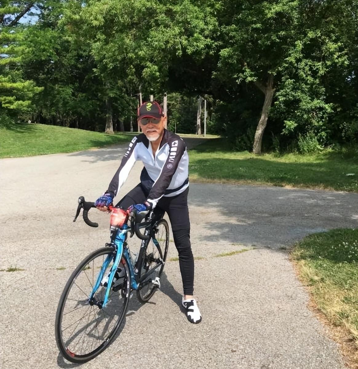 比王菲还红的乐坛天后，隐退成“半亿佣人”，做婚姻囚鸟图什么？
彭羚是香港著名女歌