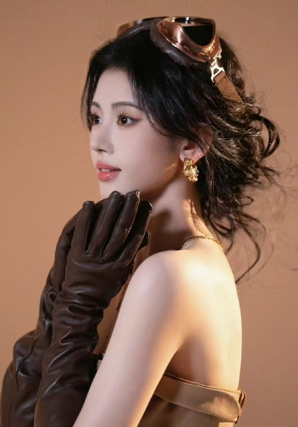 鞠婧祎代言BOLON眼镜，等官宣，