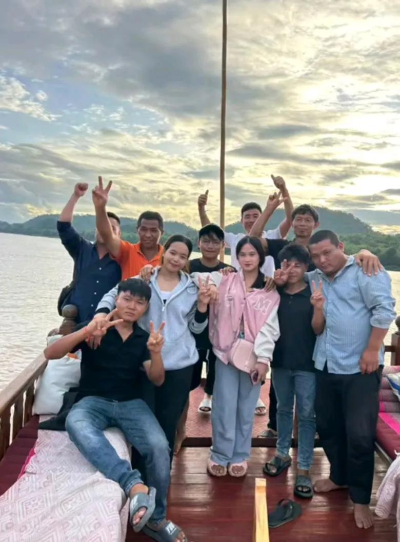 网红主播小胖墩家里，
最近迎来一桩喜事，
小胖墩的大表弟跟外甥女的婚姻，
又一次