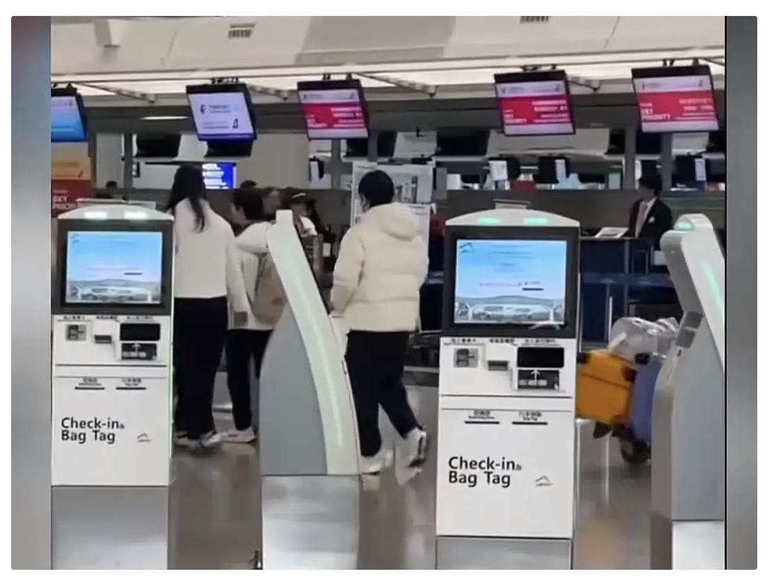 莎莎回京的消息终于来了，今天一早莎莎的爸爸妈妈已经抵达北京。

想必他们一夜难眠