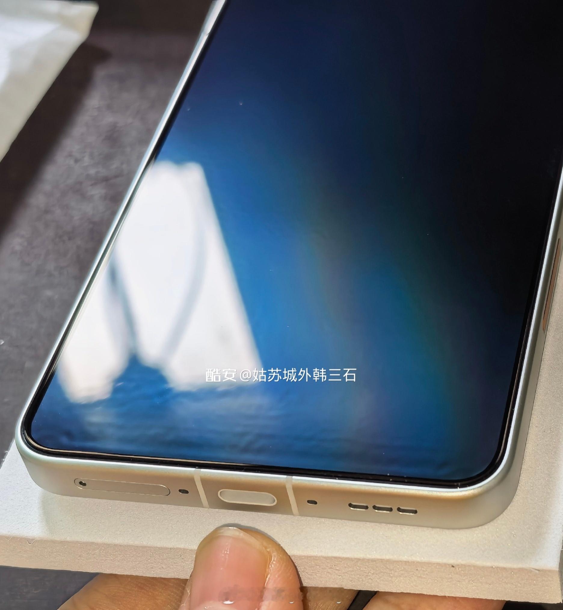 万元顶级旗舰 OPPO Find X9 Ultra 还能有这样的屏幕问题？等一个