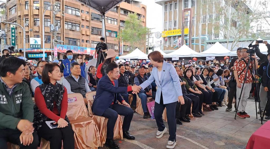郑丽文南下台中合体杨琼璎拜庙，江启臣语带保留：可能会遇到
台湾2026县市首长选