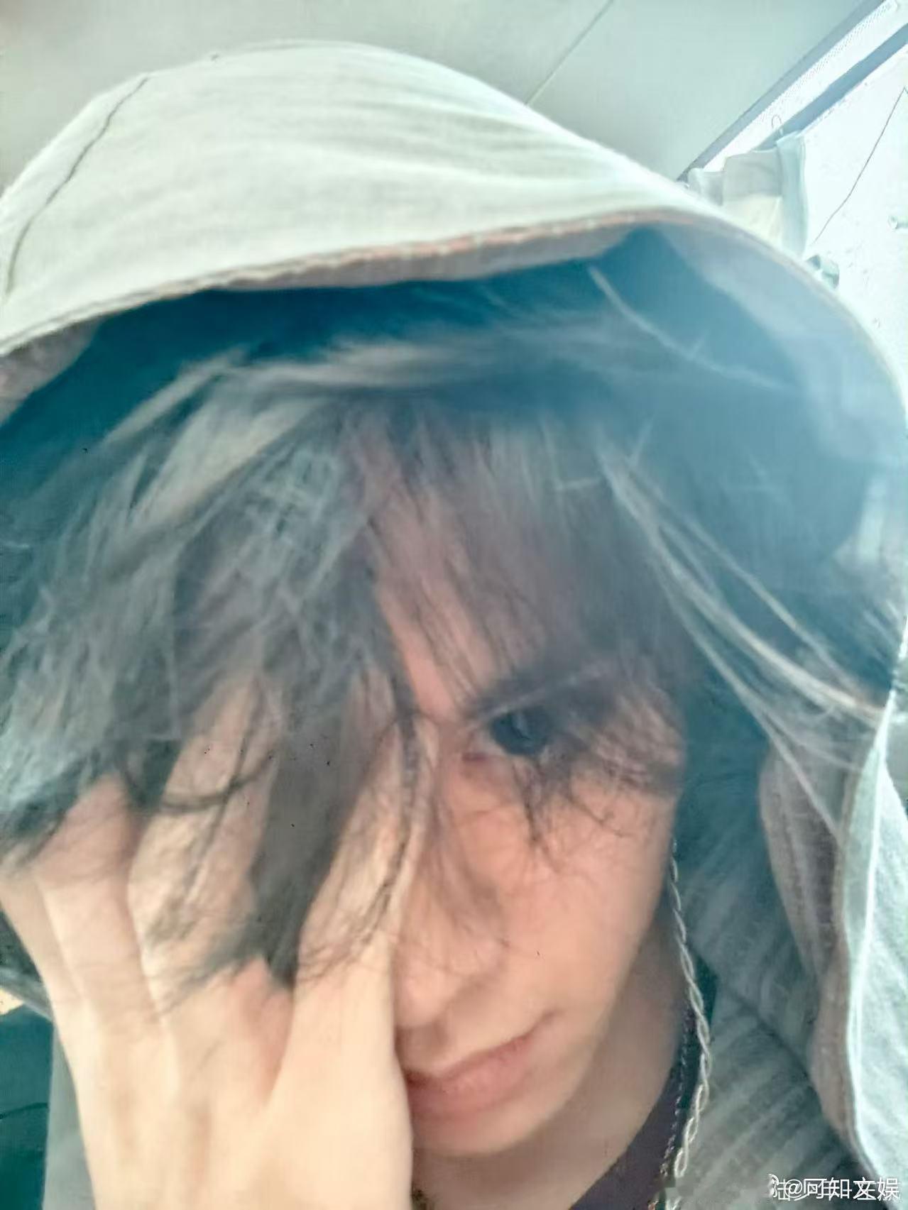 左航给大家整两张头像用用左航给大家整两张头像左航给大家整两张头像，氛围感头像，绝