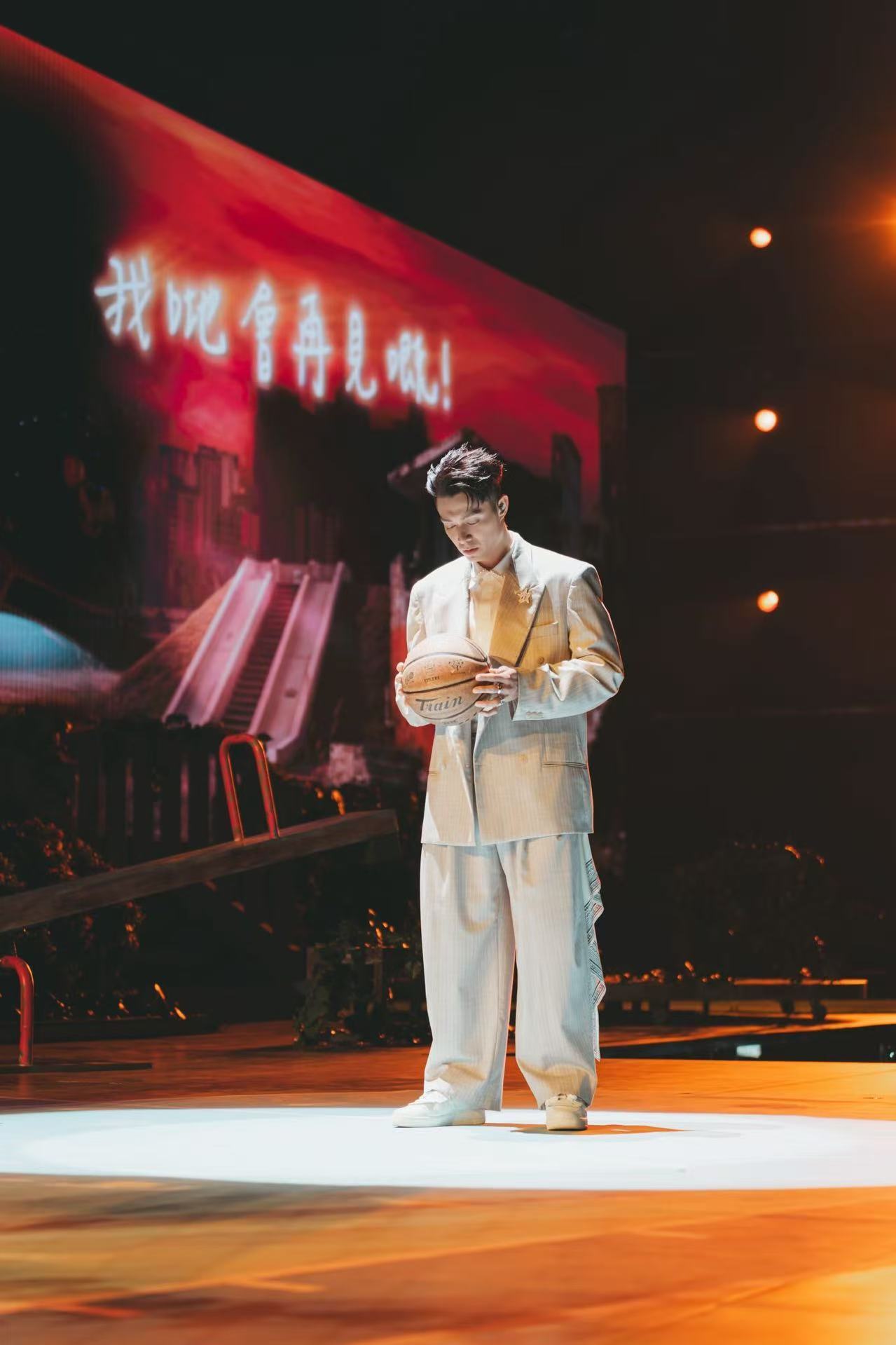 周柏豪绽放之章巡演佛山站官宣🍃盛夏赴约佛山！绽放之章内地开篇惊喜满满，定制舞台