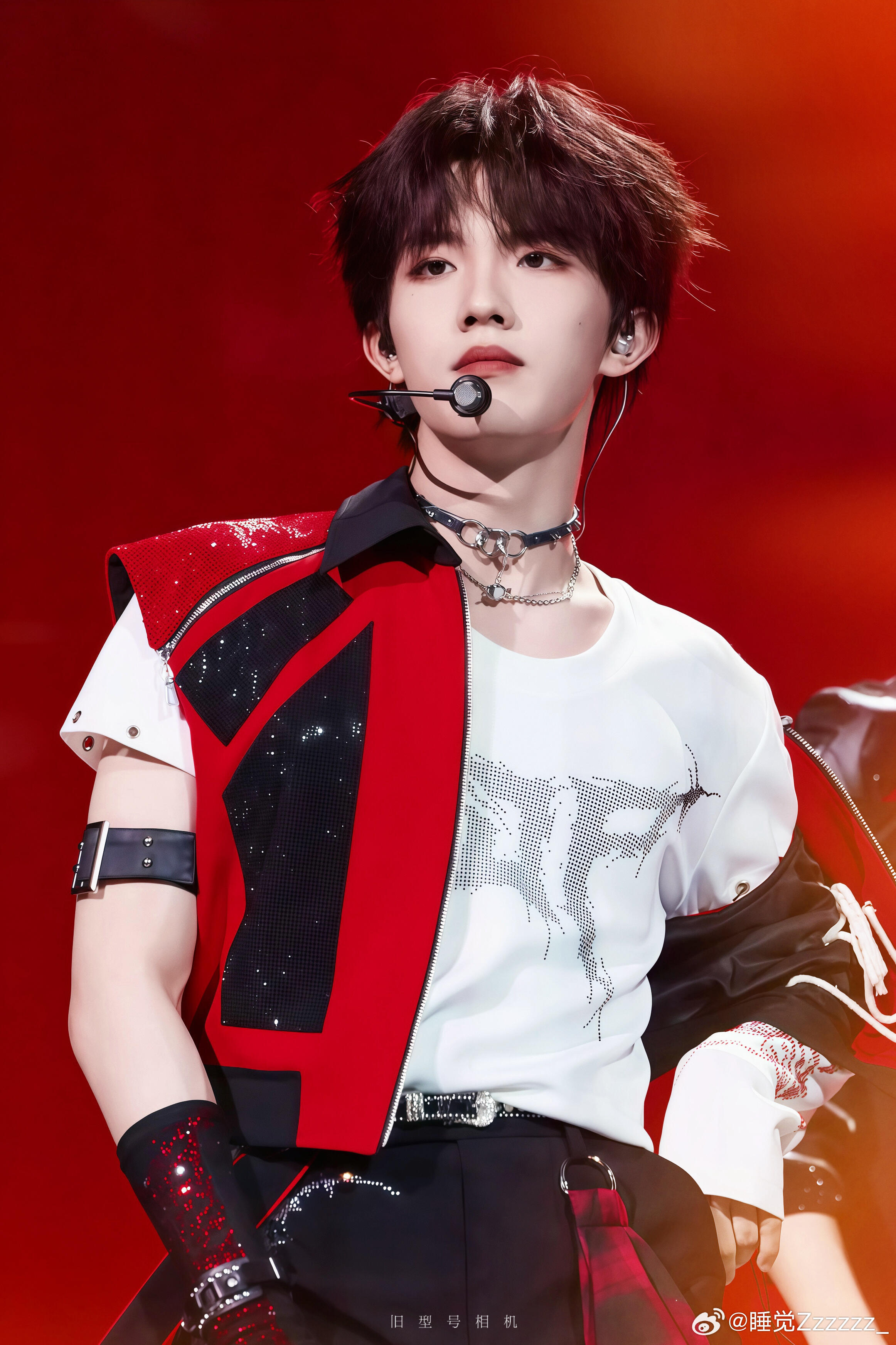 苏新皓实物战神来的线下的苏新皓颜值气质双在线，美萌又有气场，全能C位实力认证，实