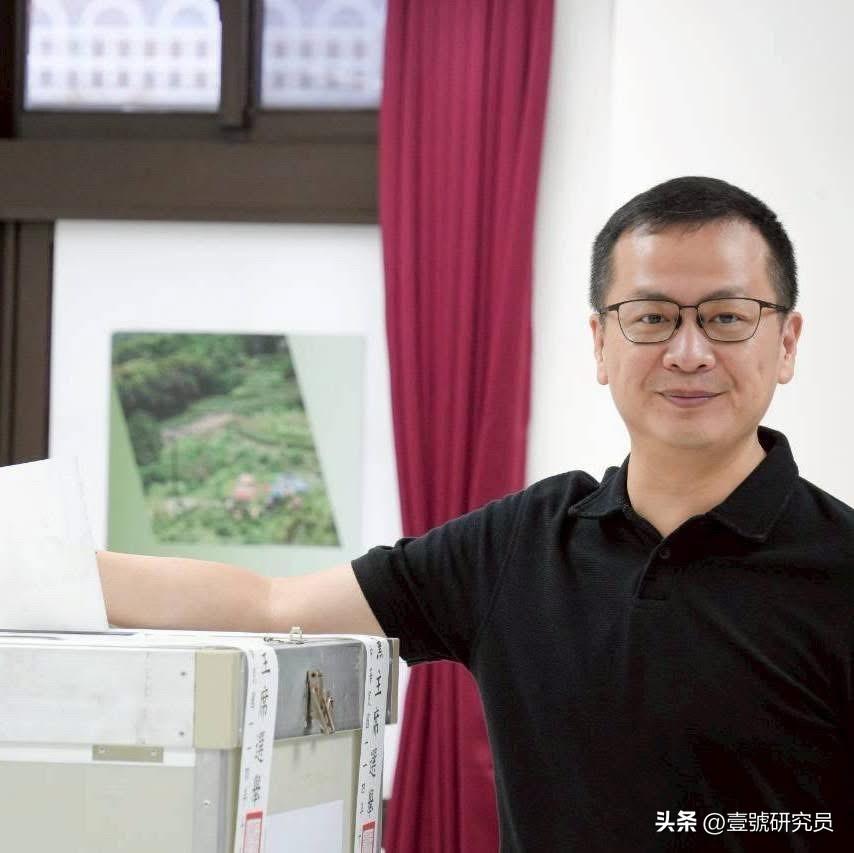 国民党立委罗智强今（14日）在脸书发文表示，九合一大选不到两个月，台中市长卢秀燕