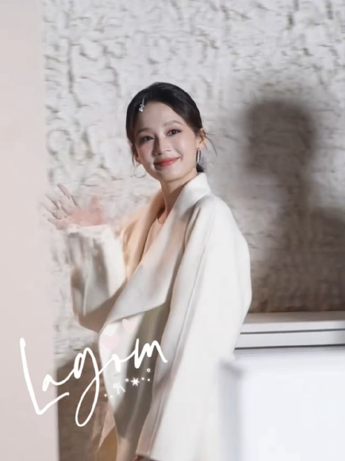 李沁好明媚大气的美 李沁的美从来不是千篇一律的甜妹风，自带一种舒展的大气感。不刻