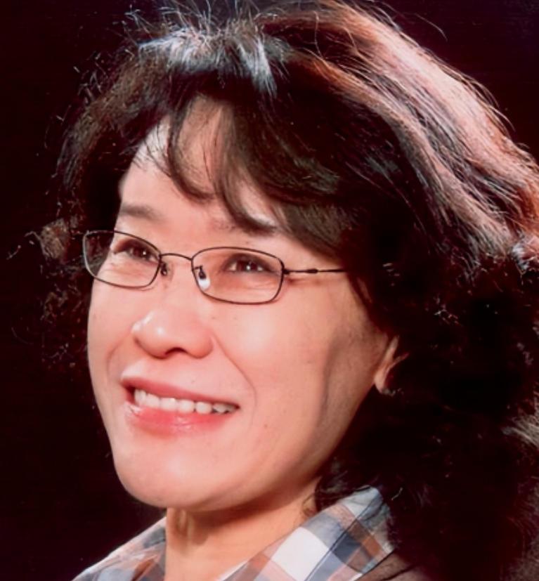 张海迪是个谜。从上世纪80年代至今，30多年过去快70岁，为什么一直还能活到现在