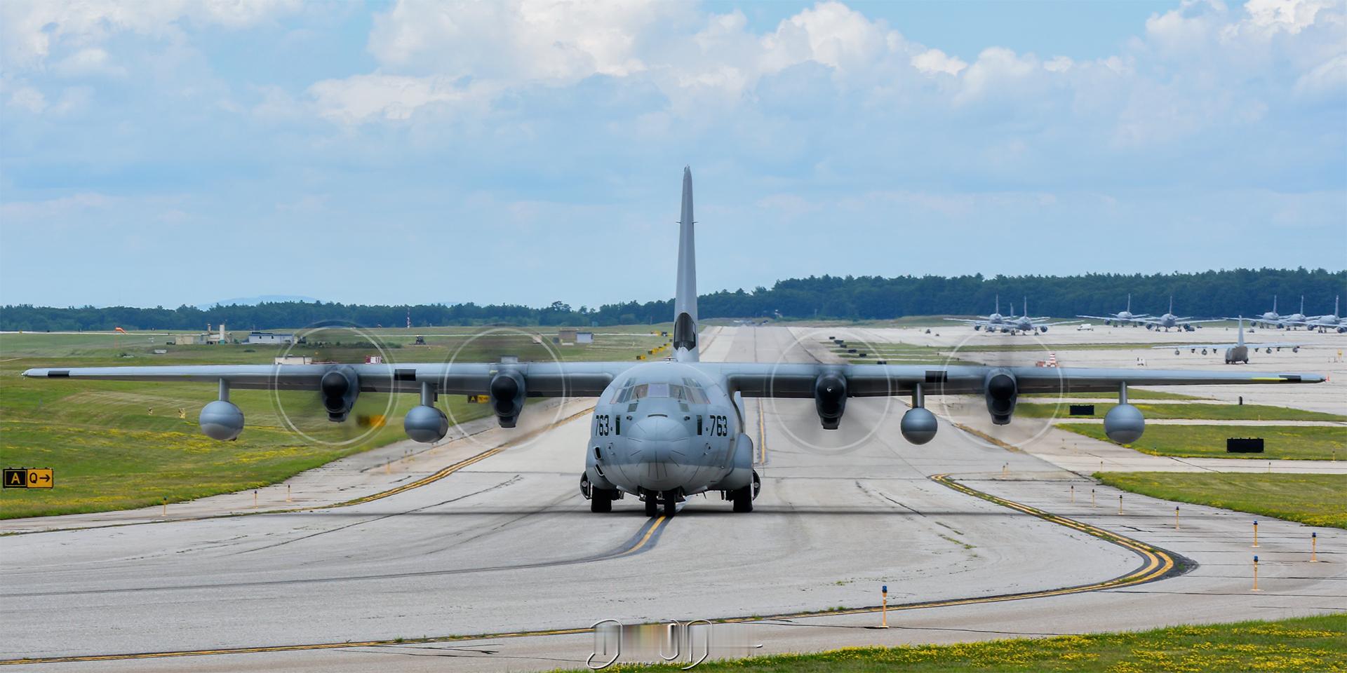 飞临皮斯国际机场的 KC-130J 和KC-135R 每天认识一件兵器 烽火问鼎