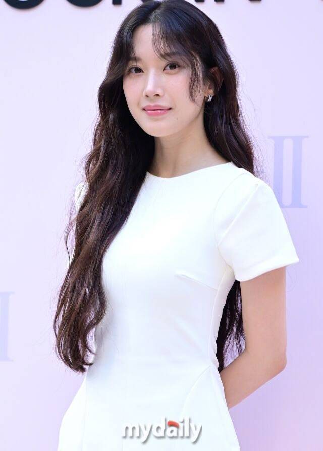 文佳煐 有望出演tvN新剧新罗之刀 女主角，合作车银优 。文佳煐饰演德英公主一角