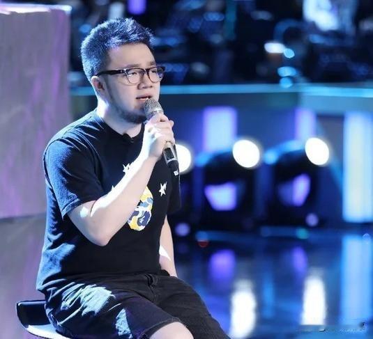 英达巴图这事吧，
谁也没想到，
三十年没影儿的爹，会乘着“火箭”空降直播间。
