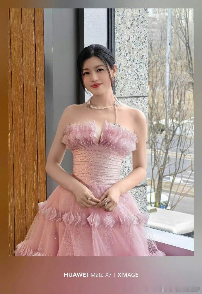 陈妍希周柯宇挽手对视合照周柯宇镜头下的陈妍希 周柯宇镜头里的陈妍希超有韵味，俩人